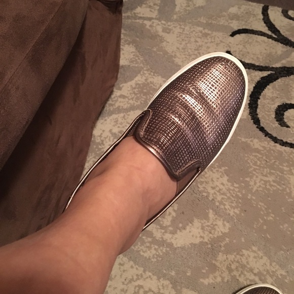 Vince Camuto Rose gold slip on sneakers - Picture 6 of 6